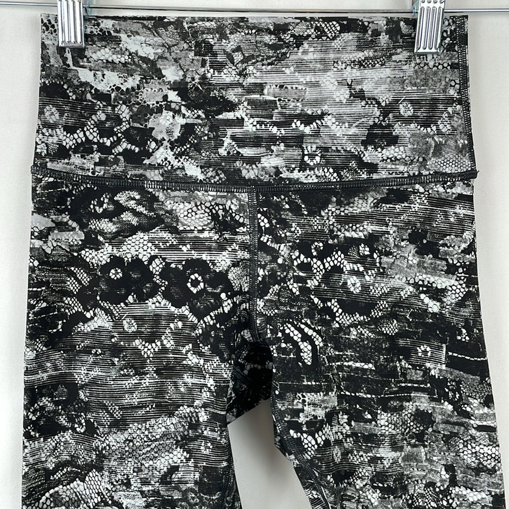 Lululemon Athletica Black and Gray Pattern Leggings - Size 4 - Picture 2 of 7